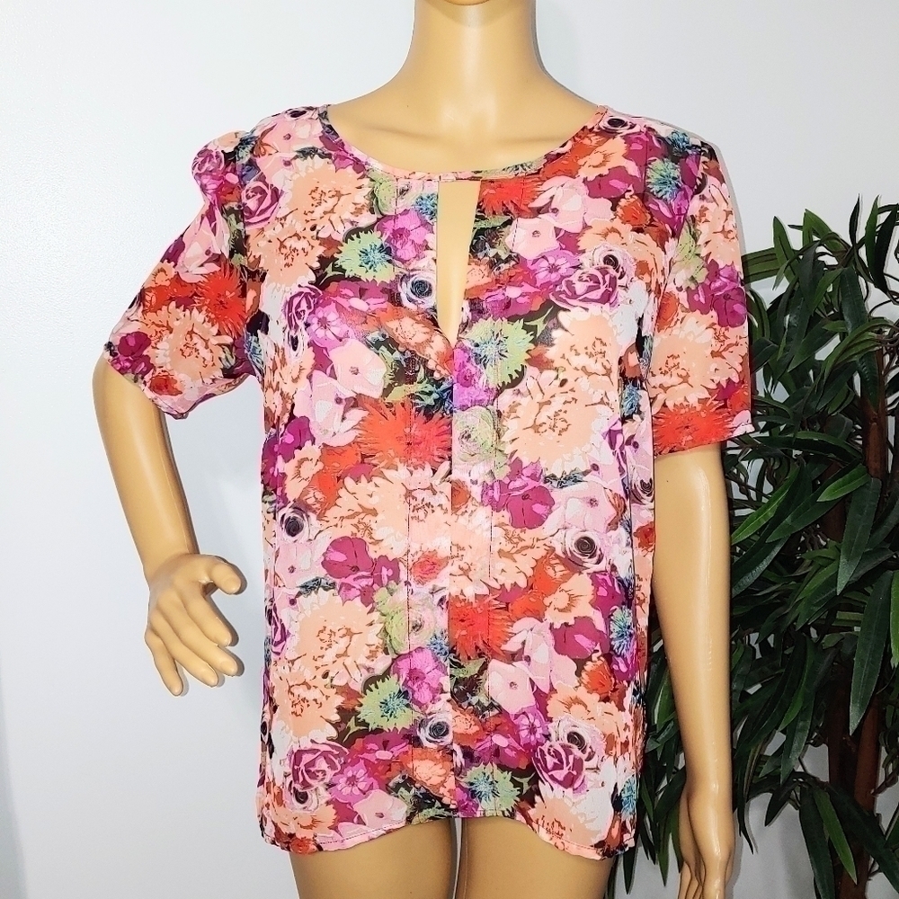 Floral print blouse